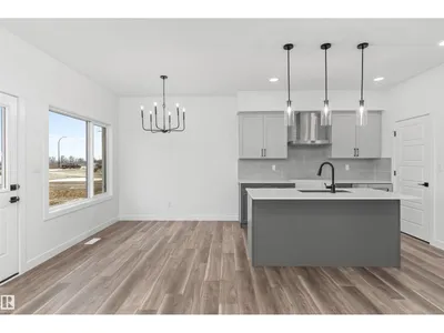 19131 20 AV NW photo 10