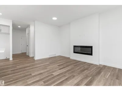 19131 20 AV NW photo 14