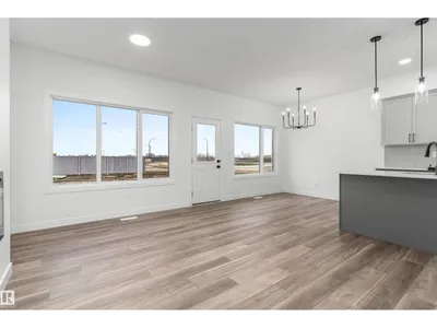 19131 20 AV NW photo 16