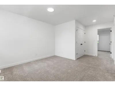 19131 20 AV NW photo 29