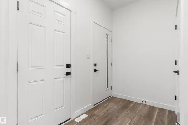 19131 20 AV NW photo 3