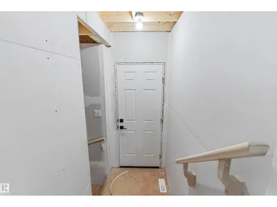 19131 20 AV NW photo 35
