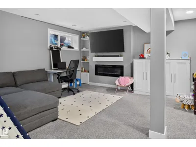 1241 MCCONACHIE BV NW photo 27