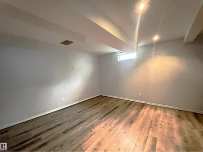 8817 163 ST NW photo 15