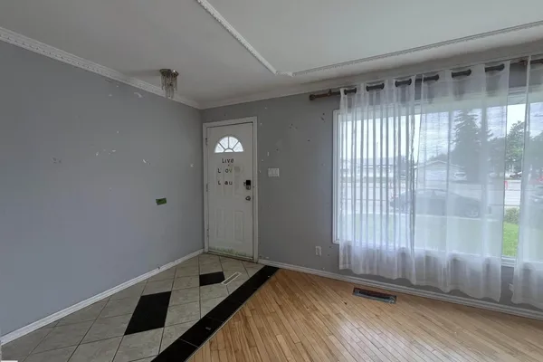 8817 163 ST NW photo 2