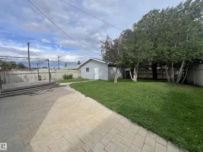 8817 163 ST NW photo 22