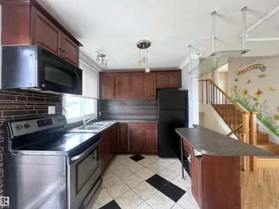 8817 163 ST NW photo 7