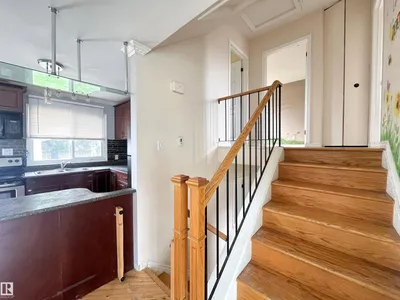 8817 163 ST NW photo 8