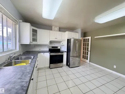 3834 110 AV NW photo 8