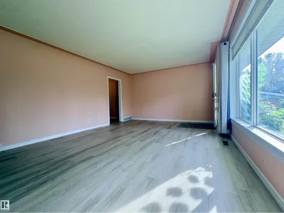 3834 110 AV NW photo 4