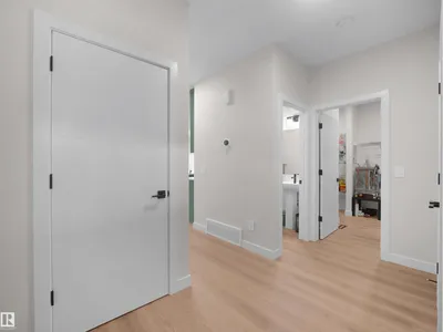 3724 214 ST NW photo 4