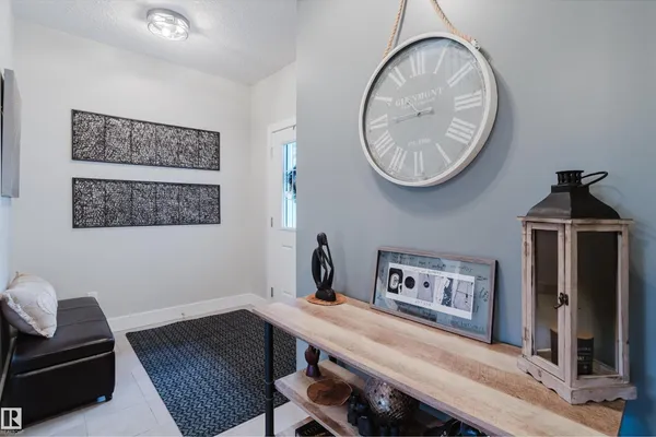 15820 15 AV SW photo 3