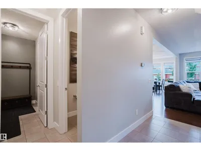 15820 15 AV SW photo 4