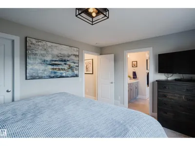 15820 15 AV SW photo 26