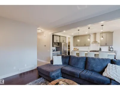 15820 15 AV SW photo 20
