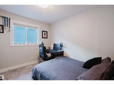 15820 15 AV SW photo 32