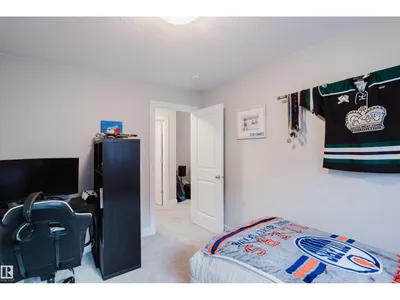 15820 15 AV SW photo 37