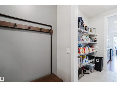 15820 15 AV SW photo 57
