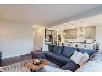 15820 15 AV SW photo 19