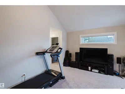 15820 15 AV SW photo 42