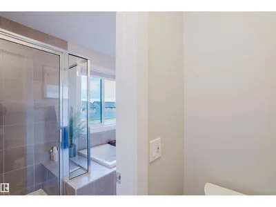 15820 15 AV SW photo 30