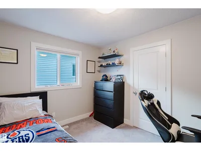 15820 15 AV SW photo 36