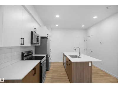 #101 3715 141 ST SW photo 10