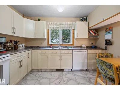 5712 123 AV NW photo 11