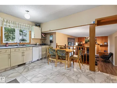 5712 123 AV NW photo 14