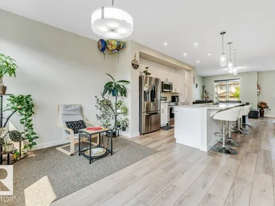 5315 22 AV SW photo 11