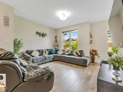 5315 22 AV SW photo 14