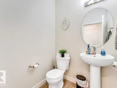 5315 22 AV SW photo 16