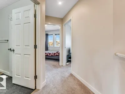 5315 22 AV SW photo 26