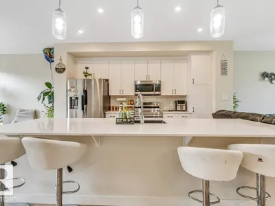 5315 22 AV SW photo 5