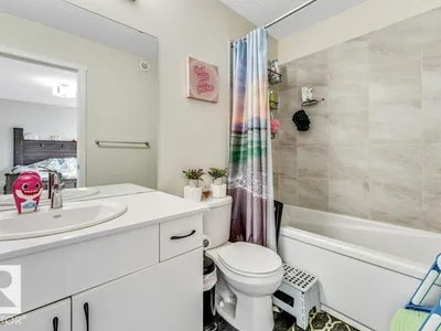 5315 22 AV SW photo 17