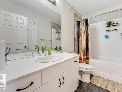 5315 22 AV SW photo 21