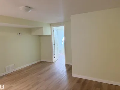 13219 107 ST NW photo 46