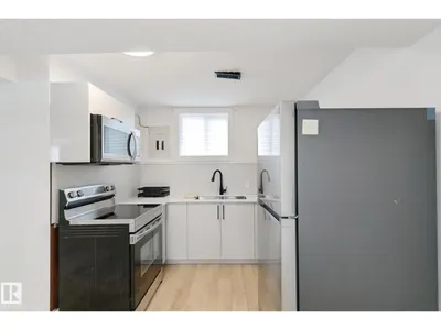 11914 124 ST NW photo 38