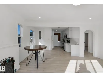 11914 124 ST NW photo 9