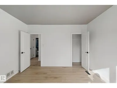 11914 124 ST NW photo 19
