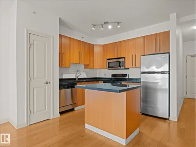 #707 9819 104 ST NW photo 9