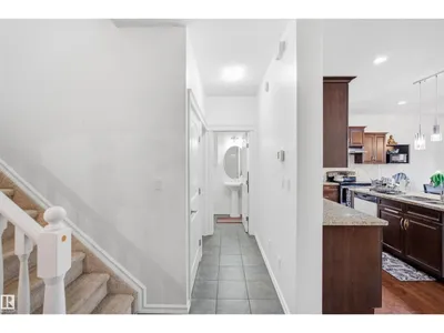 1523 36 AV NW photo 6