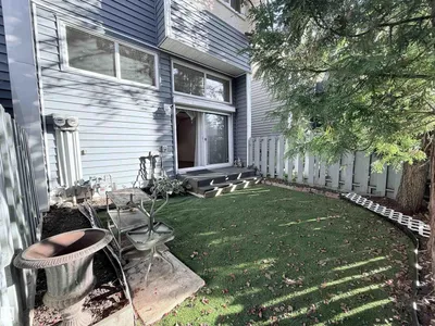 975 MILLBOURNE RD E NW photo 56