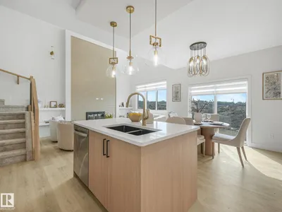 102 Ravenshire Wynd photo 8