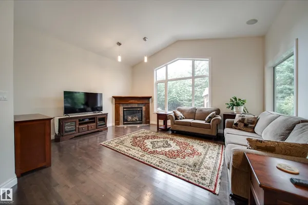 2410 WARRY PL SW photo 2