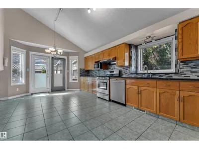 9722 157 ST NW photo 11
