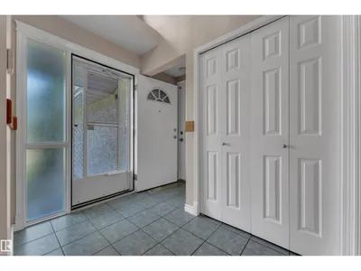 9722 157 ST NW photo 9
