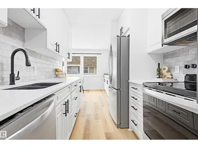 414 VILLAGE ON THE GR NW photo 9