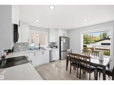 2122 37 AV NW photo 11