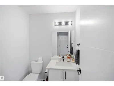 2122 37 AV NW photo 14